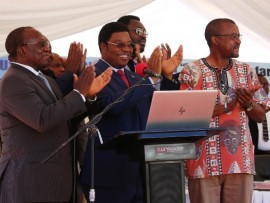  Waziri Mkuu Waziri Mkuu wa Jamhuri ya Muungano wa Tanzania Kassim Majaliwa akipiga makofi mara baada kuzindua Chaneli ya Utalii ijulikanayo kama Tanzania safari  Chaneli itakayokuwa ikirusha matangazo ya utalii kutoka sehemu zote za utalii Tanzania, wanaomzunguka ni Waziri wa Habari Utamaduni Sanaa na Michezo Dkt. Harrison Mwakyembe (wa kwanza kushoto), Waziri wa Ujenzi Mawasiliano na Uchukuzi Mhandisi Isack Kamwelwe (pili kushoto), Mkurugenzi wa Shirika la Utangazaji Tanzania TBC Dkt. Ayubu Rioba (wa kwanza kulia) na Waziri wa Maliasili na Utalii Dkt. Hamis Kigwangala, hafla hiyo ilifanyika katika viwanja vya TBC.wa Jamhuri ya Muungano wa Tanzania Kassim Majaliwa akipiga makofi mara baada kuzindua Chaneli ya Utalii ijulikanayo kama Tanzania safari  Chaneli itakayokuwa ikirusha matangazo ya utalii kutoka sehemu zote za utalii Tanzania, wanaomzunguka ni Waziri wa Habari Utamaduni Sanaa na Michezo Dkt. Harrison Mwakyembe (wa kwanza kushoto), Waziri wa Ujenzi Mawasiliano na Uchukuzi Mhandisi Isack Kamwelwe (pili kushoto), Mkurugenzi wa Shirika la Utangazaji Tanzania TBC Dkt. Ayubu Rioba (wa kwanza kulia) na Waziri wa Maliasili na Utalii Dkt. Hamis Kigwangala, hafla hiyo ilifanyika katika viwanja vya TBC.