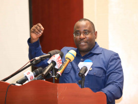  Katibu Mkuu wa Wizara ya Habari, Utamaduni, Sanaa na Michezo na Msemaji Mkuu wa Serikali, Dkt.Hassan Abbasi, akizungumza na Watalaam wa Sanaa (hawapo pichani), katika makabidhiano ya Chama cha Hakimiliki (COSOTA) ambayo ilikuwa Wizara ya Viwanda na Biashara na sasa imelejeshwa Wizara ya Habari, Utamaduni, Sanaa na Michezo kuanzia leo Julai 15, 2020.
