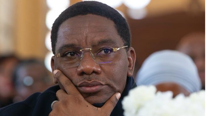 WAZIRI MAKONDA AUNGANA NA WAOMBOLEZAJI KUAGA MWILI WA SSEBO MIKOCHENI