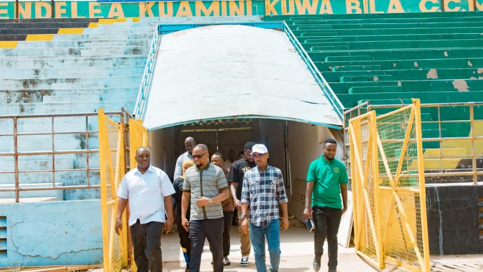 NAIBU WAZIRI MWINJUMA AAHIDI KUSHUGHULIKIA CHANGAMOTO YA TAA UWANJA WA CCM KIRUMBA