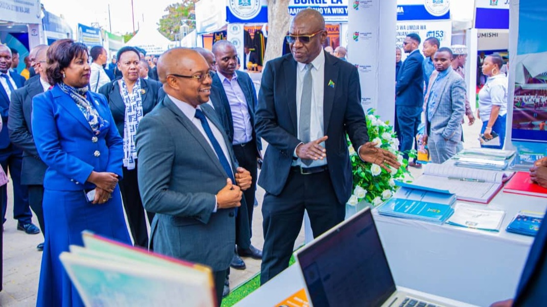 MHE. KIKWETE ASHUHUDIA HUDUMA ZINAZOTOLEWA B ANDA LA WIZARA