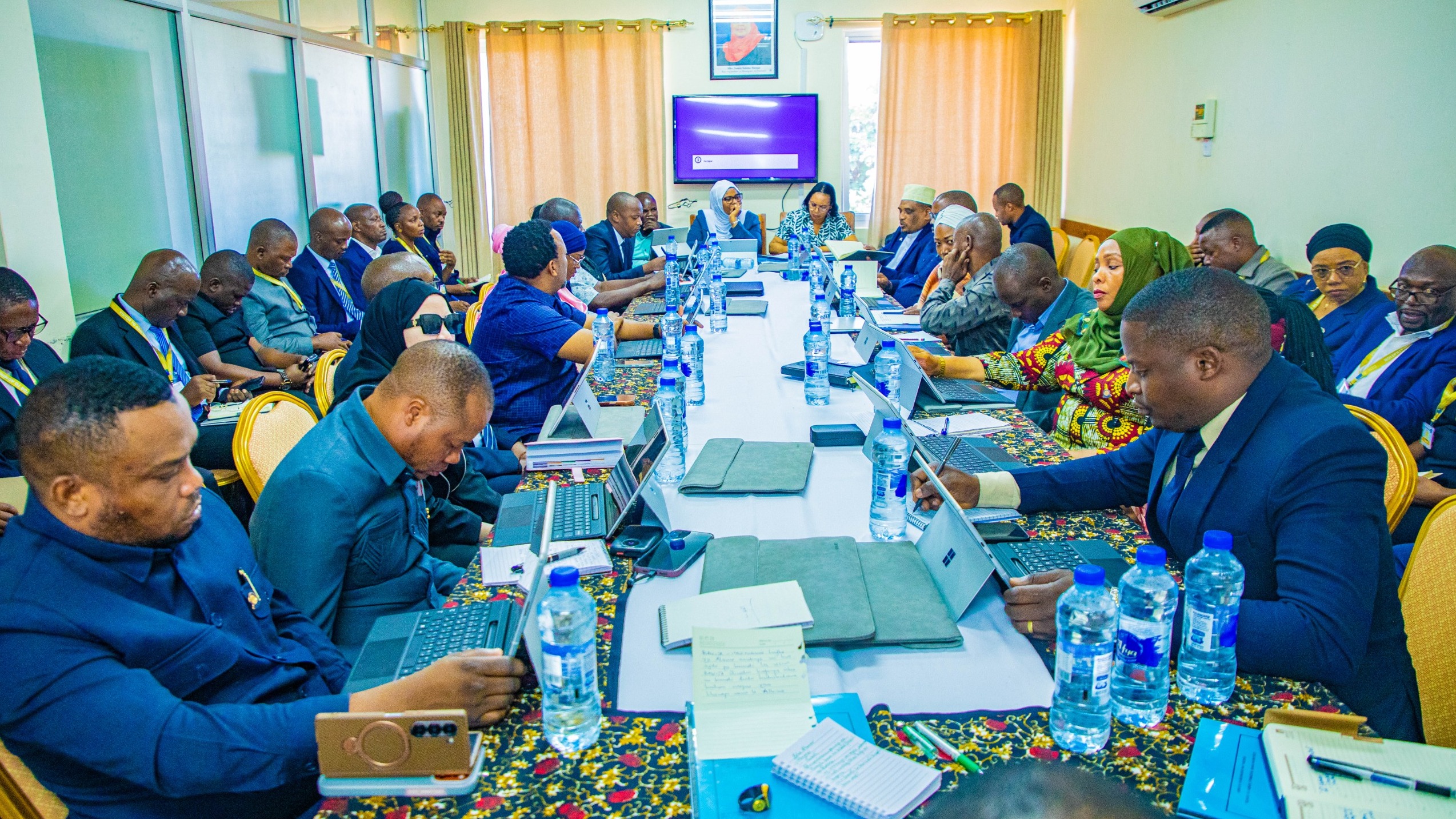 KAMATI YA BUNGE  YAPOKEA NA KUJADILI MAJUKUMU YA WIZARA YA HABARI