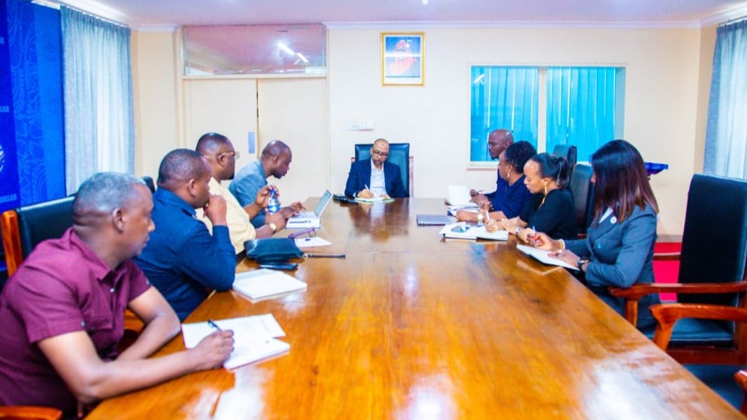 BALOZI MWADINI ATETA NA WATAALAM WA WIZARA KUFANIKISHA KONGAMANO LA KISWAHILI UFARANSA