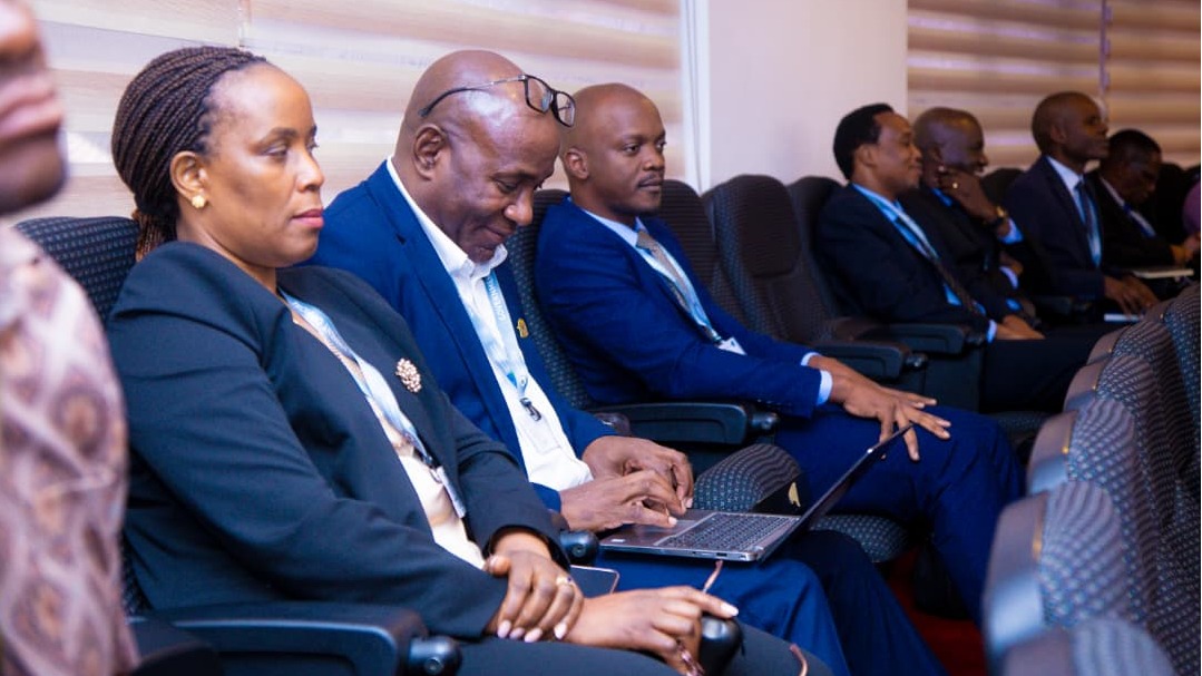 VIONGOZI WIZARA YA HABARI WAKIFUATILIA HOTUBA YA BAJETI BUNGENI, DODOMA